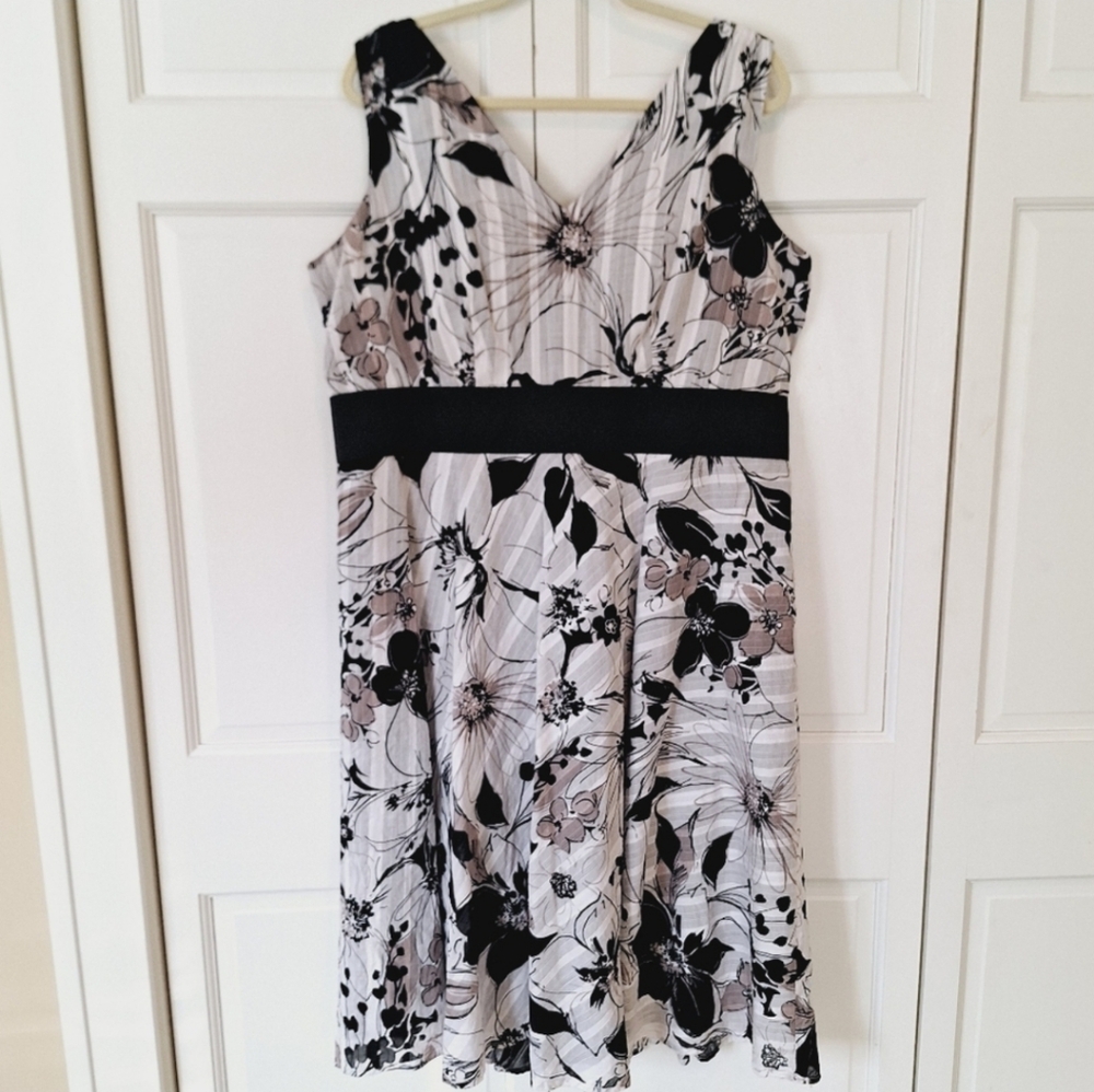RB Collection New York black and white floral dress